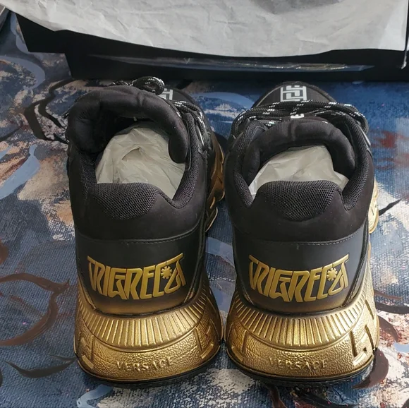 2024 BRAND NEW VERSACE Trigreca Tessuti Black and Gold Sneakers SZ 42 Versace Black & Gold Trigreca Sneakers Versace main image 2